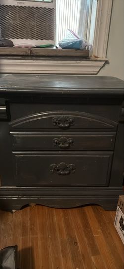 Queen bedroom set