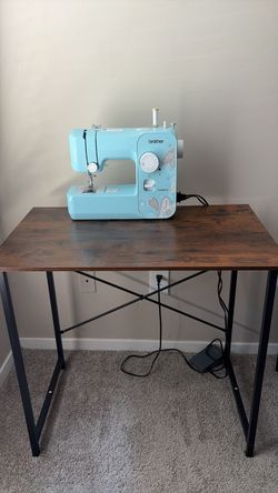 Mechanical Sewing Machine, Aqua with table