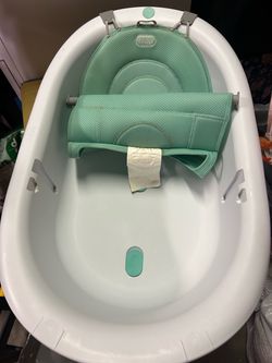 Frida Baby Bathtub with Mesh Newborn Insert