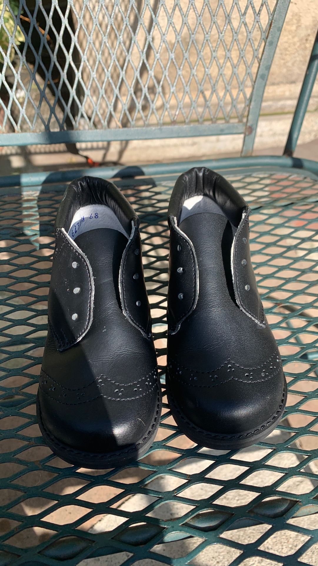 Black Kinder shoes size 8
