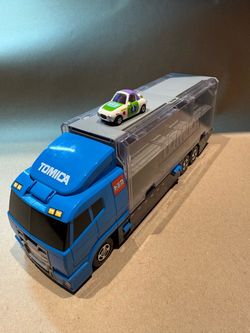 TOMICA Display Truck + Disney Pixar Buzz Lightyear Diecast Car