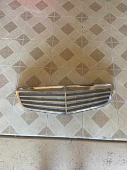 Mercedes Benz Grill