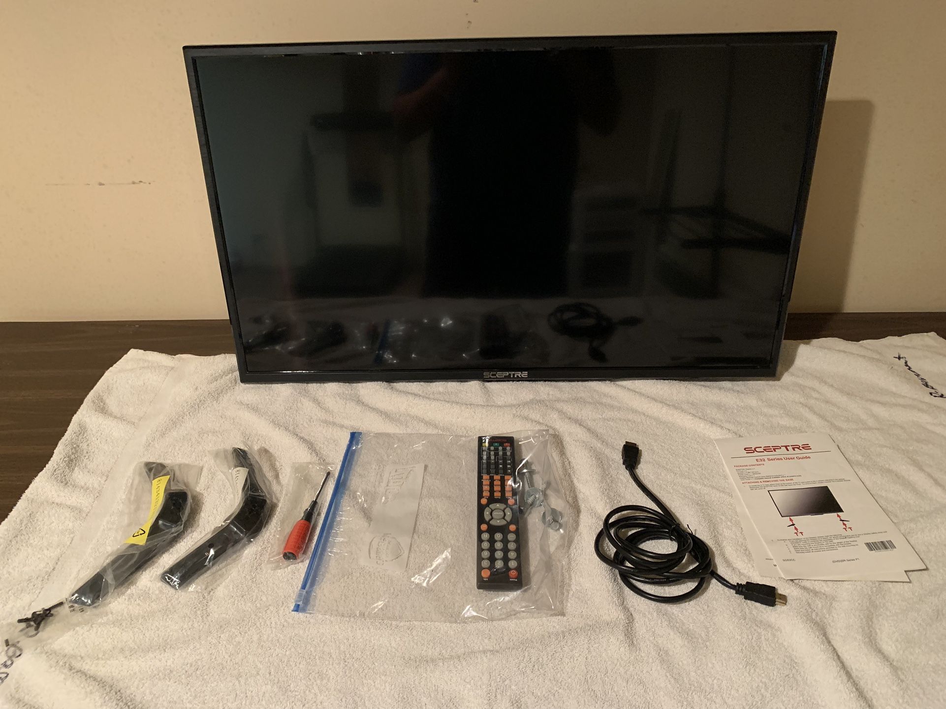 Scepture 32inch TV -DVD Like New