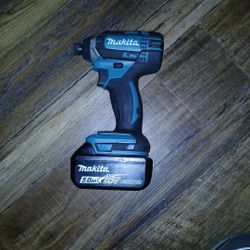 Makita Impact Xdt11 with a 5.0 Ah battery  No Charger 