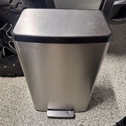 FREE Large Trash Can - PLZ READ POST! 