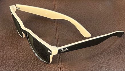 Ray Ban New Wayfarer sunglasses