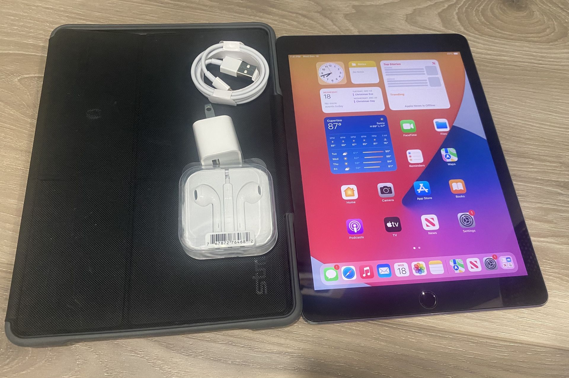 Apple iPad Air 2 – 64GB – 9.7” Retina – Touch ID – w/ Case & New Accessories