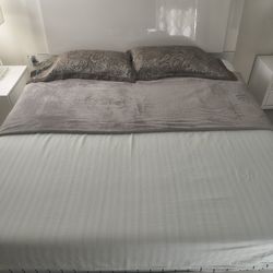 Expensive Beautiful King Size Tempur-pedic Set With 2 Night Stand And Expensive Pair Light Nice And Clean Non Smoking