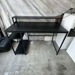 Black Desk