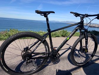 Haro Flightline 27 trail. 27 speed medium size lightweight aluminum frame with hydraulic disc brakes and 27.5” wheels