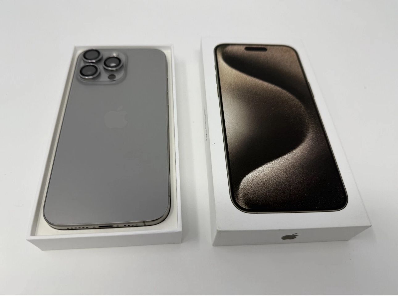 FLAWLESS Apple iPhone 15 Pro Max A2849 256GB Natural Unlocked MU683LL/A 85% BH