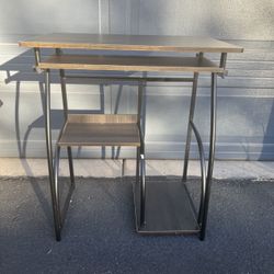 Kids Desk With Pull Out Keyboard Shelf/NEW