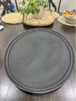 Round Black Non-Slip Serving Tray (Queen Creek)
