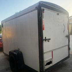 Enclosed cargo trailer