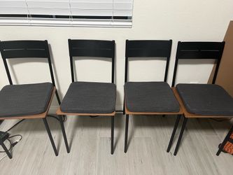 Ikea sandsberg dining chairs with chair pads (set of 4)