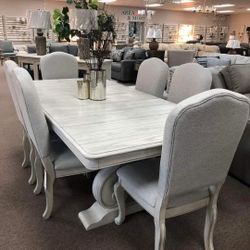 Arlendyne Antique White Dining Extension Table Set and 6 Chairs 