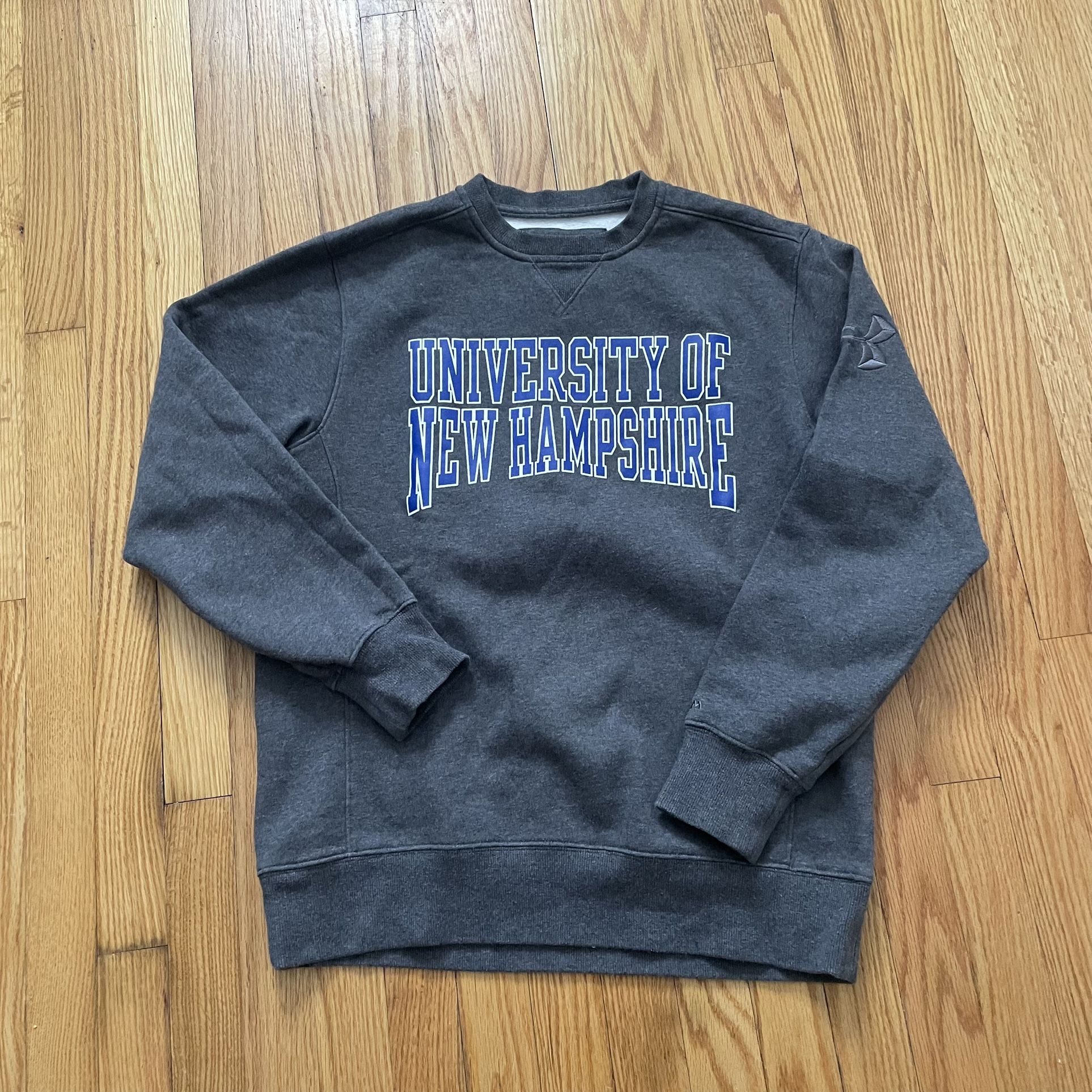 University of New Hampshire UNH Wildcats CrewNeck Sweatshirt Under Armour Gray