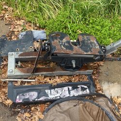 Fifth Wheel Attachment For Pickup Truck