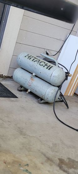 Hitachi double tank compressor