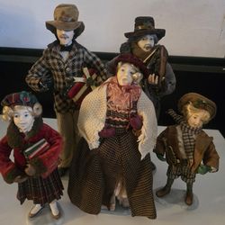 Vintagage Victorian-style Christmas Carolers