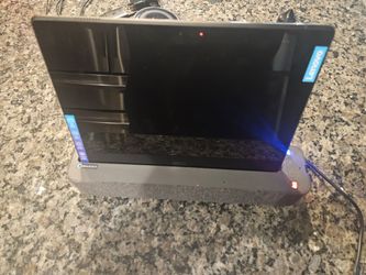Lenovo Smart Display with Alexa Built-In