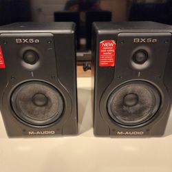M-Audio BX5a Deluxe Studio Monitors 