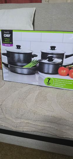 7- piece deluxe cookware set  new