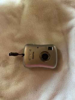 Small pocket digital camera takes batteries