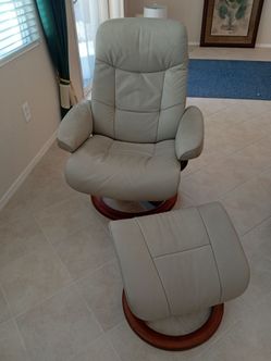 Fjords genuine leather recliner with ottoman