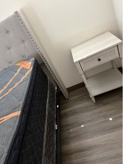 QUEEN Bedroom set for sale