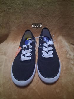 Tennis shoes size 5