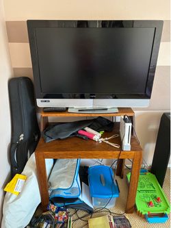 Vizio 37” HDTV with Remote and real wood Stand
