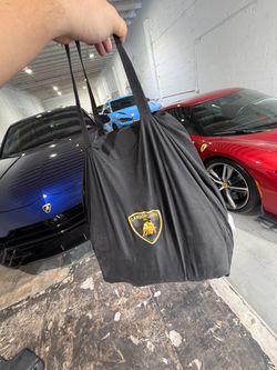 Lamborghini Urus bag with car cover inside