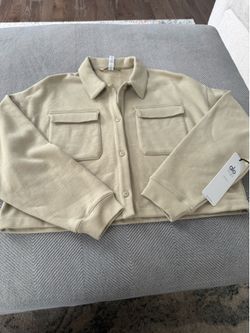 Alo Yoga cropped button up pullover size M