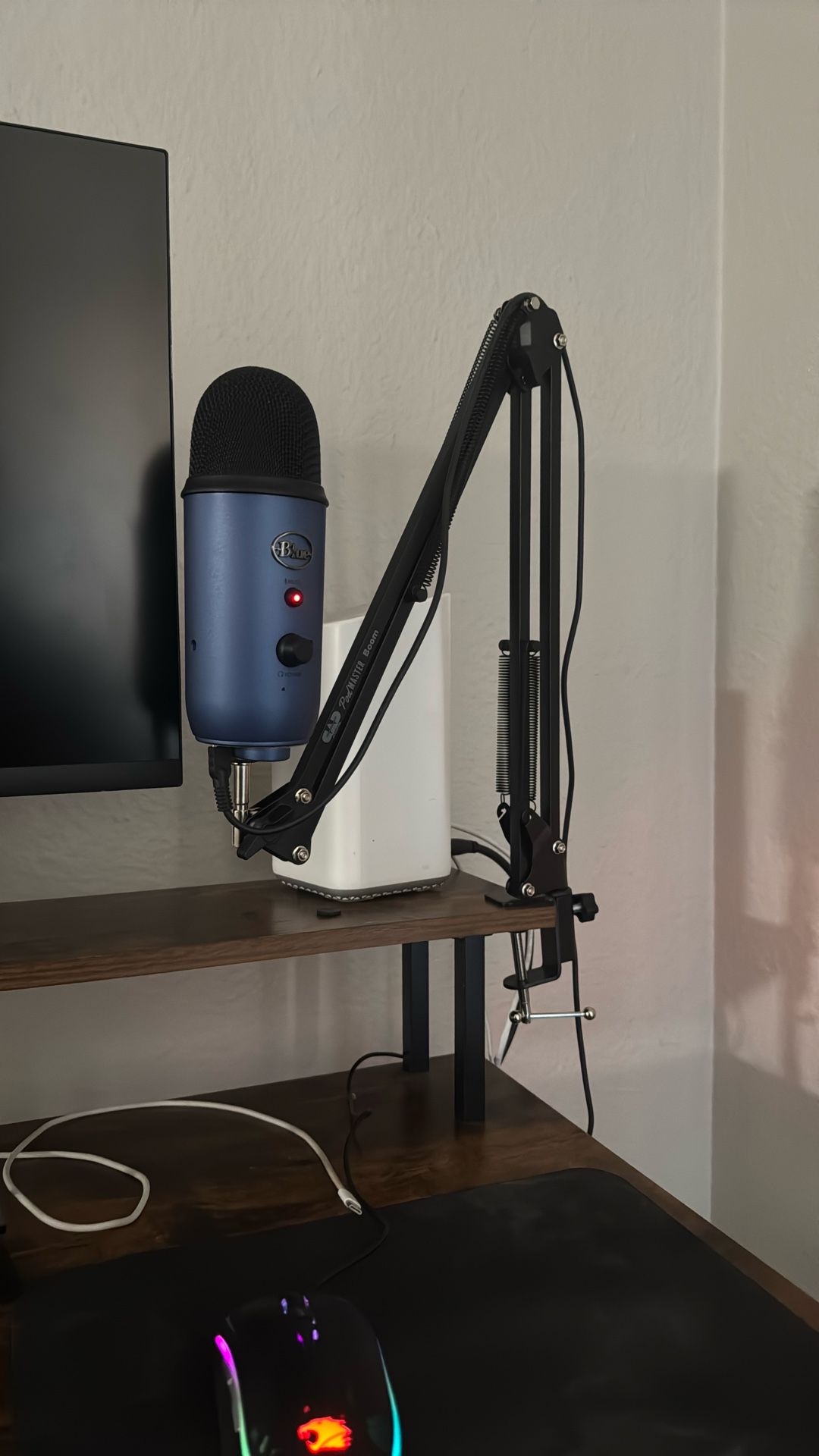 Blue Yeti Microphone With Boom Arm