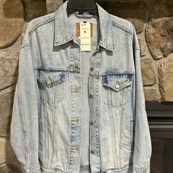 Levi’s Women’s Baggy Trucker Jacket