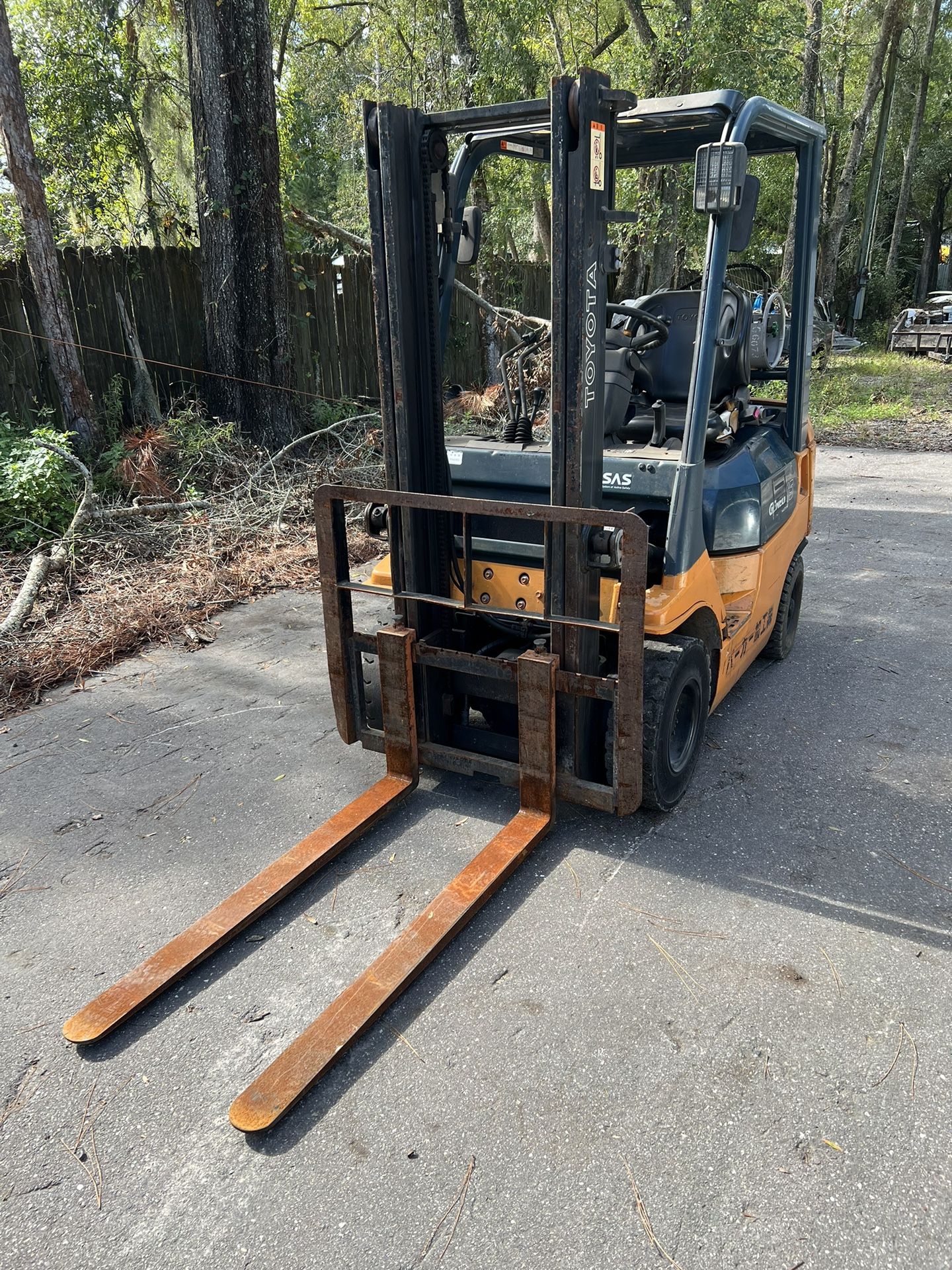 Used Japanese Imported 2004 Toyota 1.5 Ton/3300 LBS Counterbalance Forklift