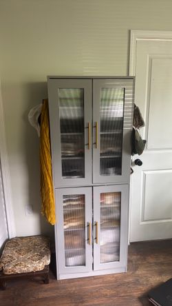Shoe cabinet