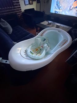 Baby bath , adjust to babies growth