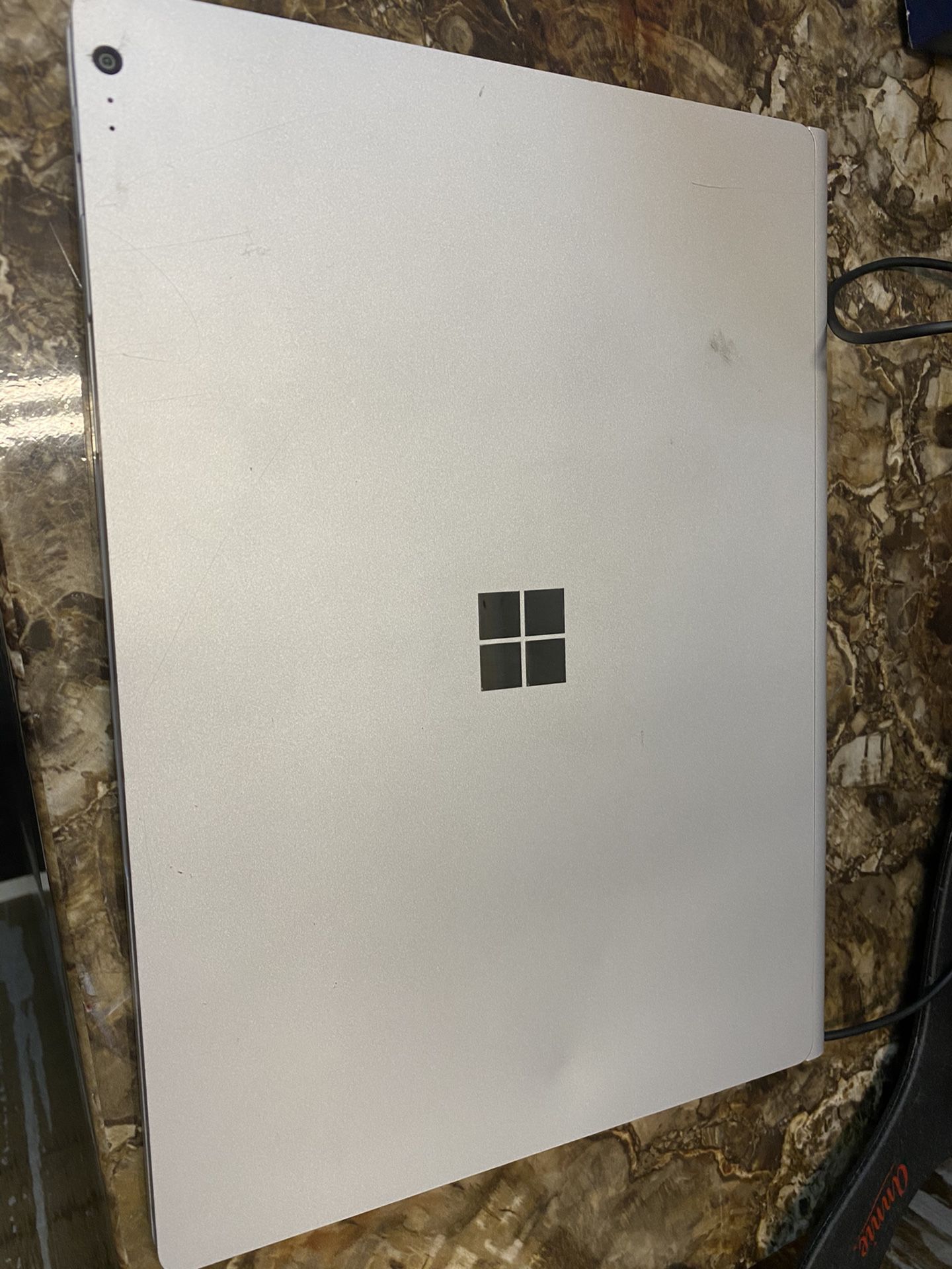 Microsoft surface book 2 screen size 15” core i7