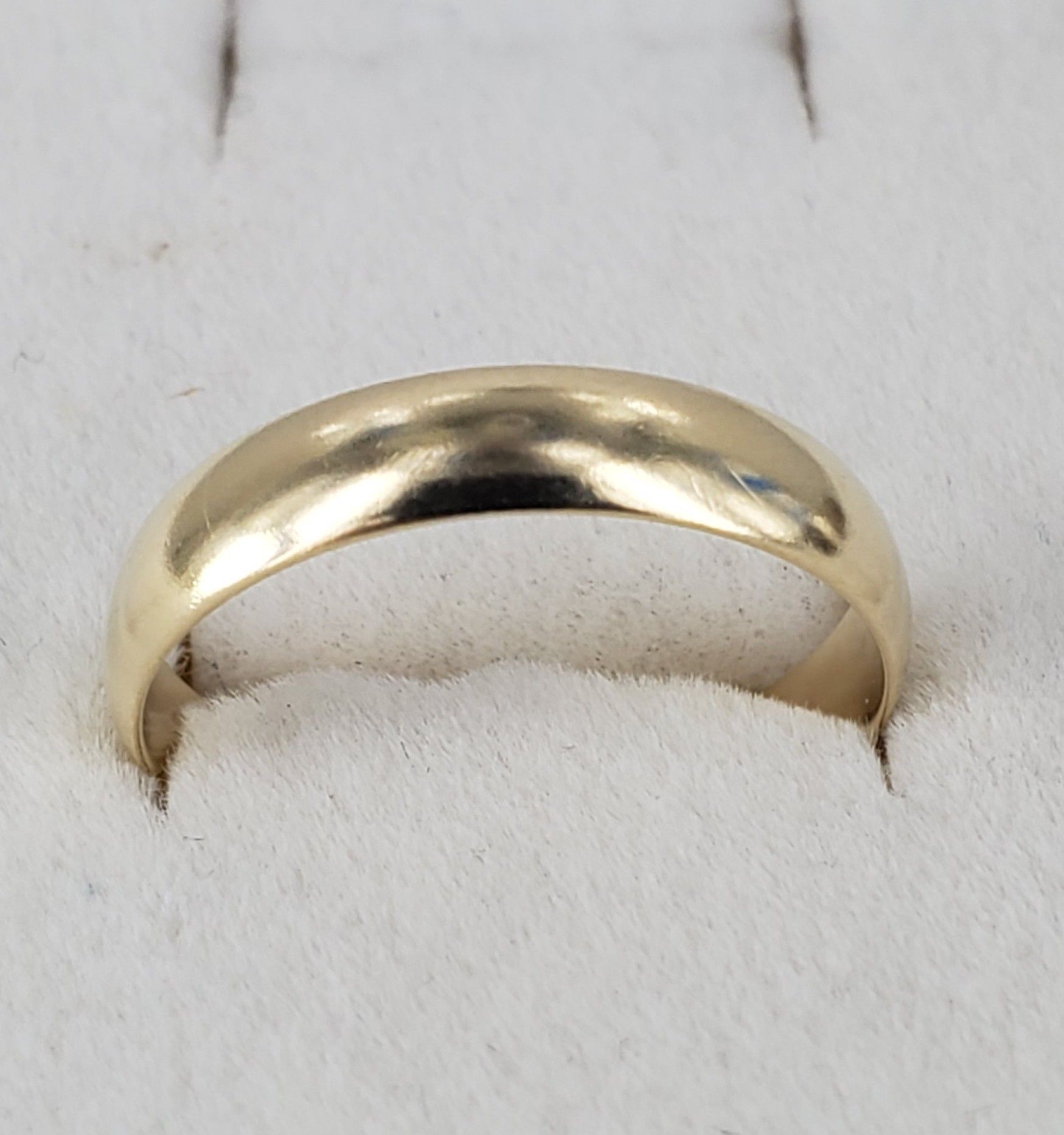 10kt Gold Wedding Band