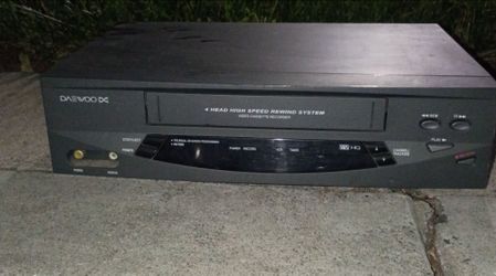 Daewoo VHS VCR 4-Head Video Cassette Recorder