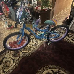Schwinn girls bike 20” Tires New With Helmet