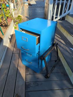 File Cabinet with rollers caddy