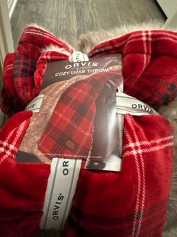 Orville Cozy Luxe Throw Blanket - Red Brand New