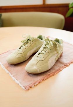 Puma Speedcats Size 10.5 Pistachio Green and Warm White