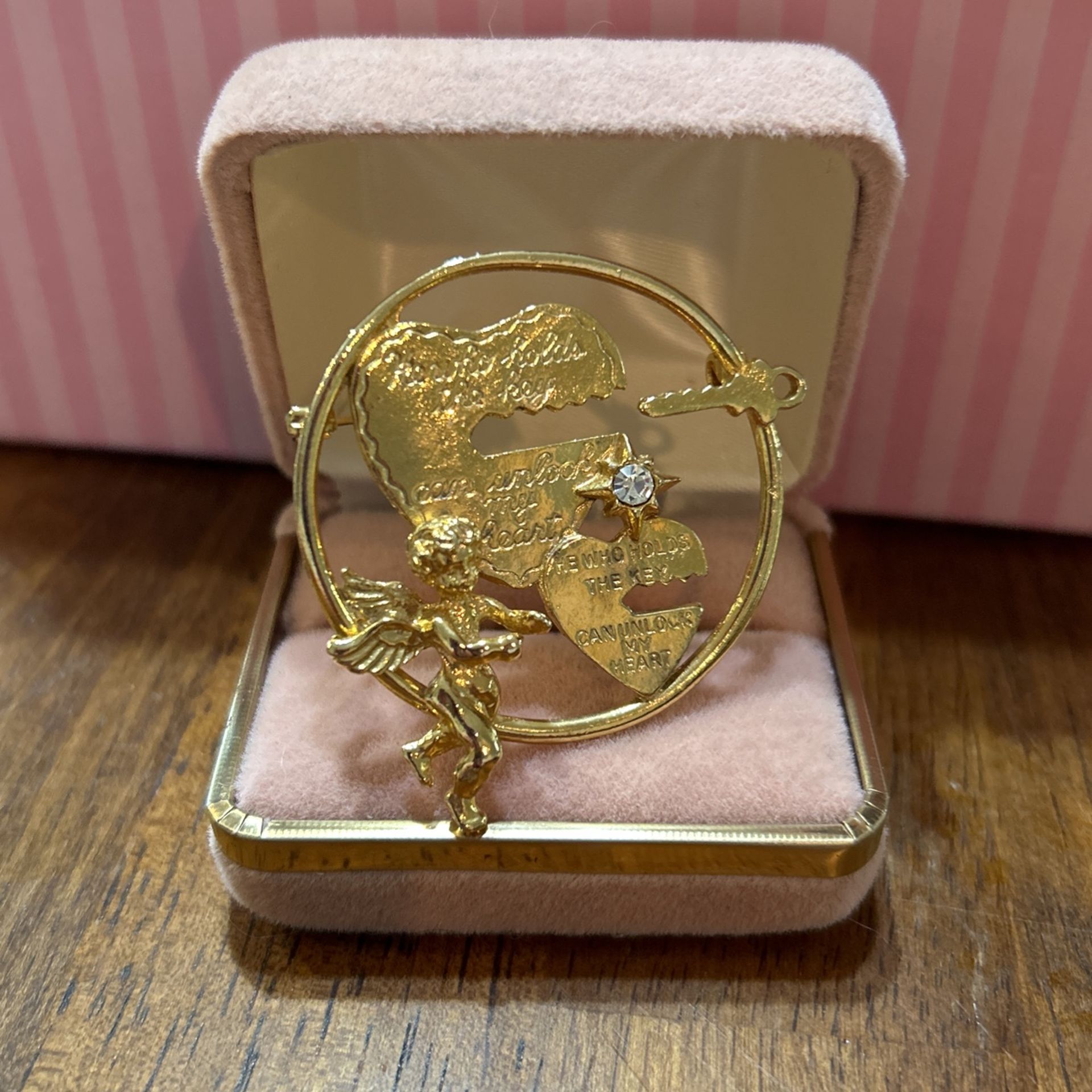 Beautiful! Gold Angel Pin/Brooch With Crystal Diamond Stone