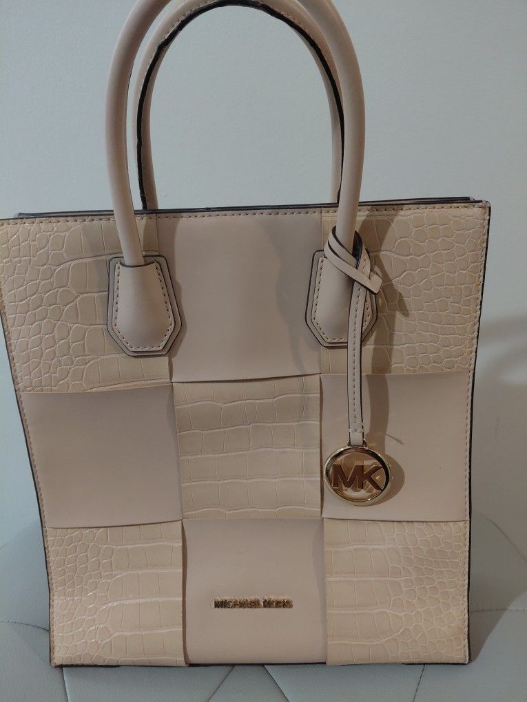 Michael Kors Mercer Bucket Handbag