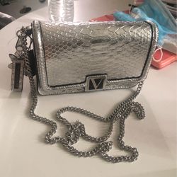VICTORIA SECRET SILVER COLOR PLATINUM VERY ELEGANT WITH/ Key Chain N Small Mirror Included $55