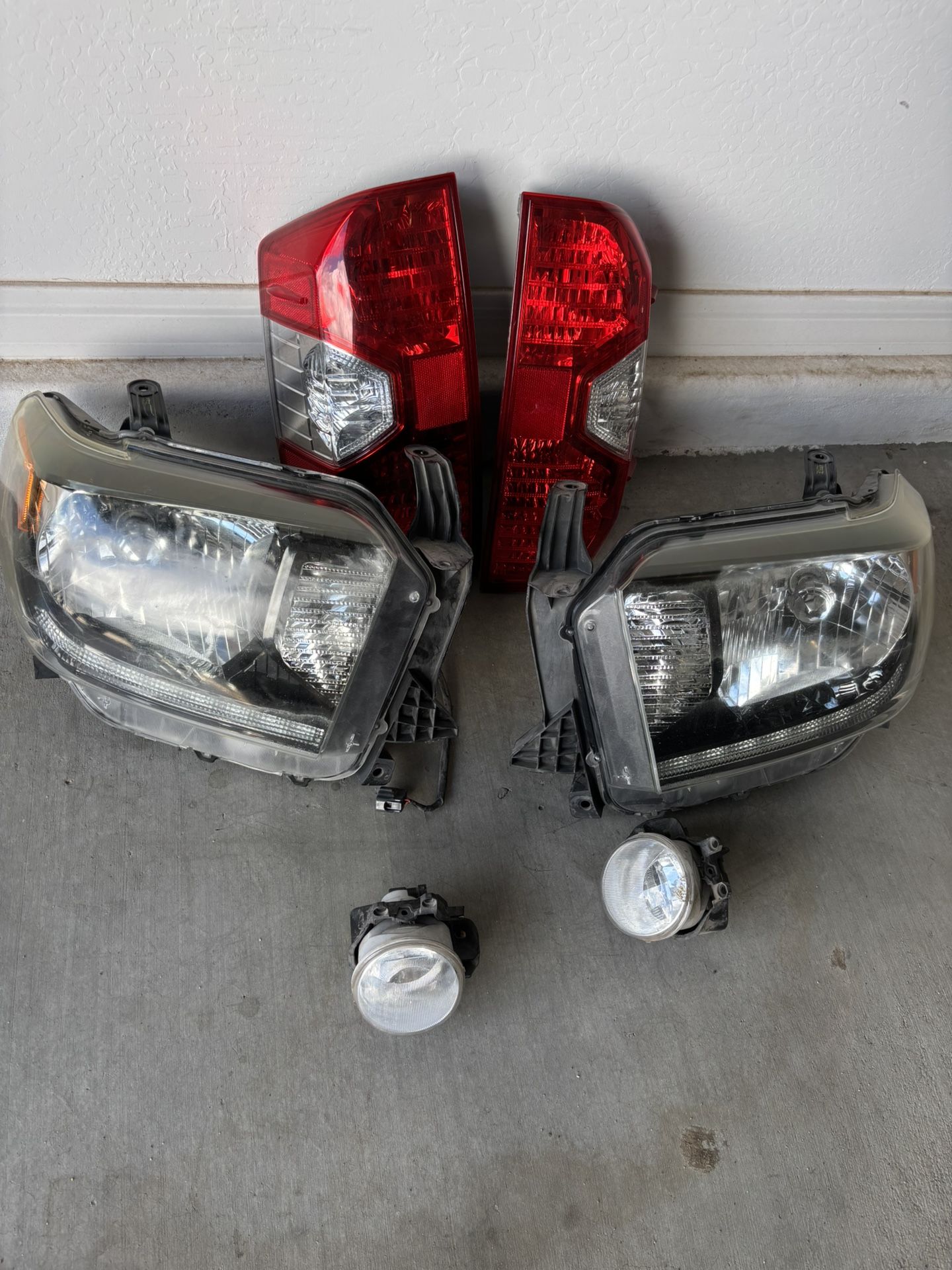 14-21 Toyota Tundra Headlights, Fog & Tail Lights- $140